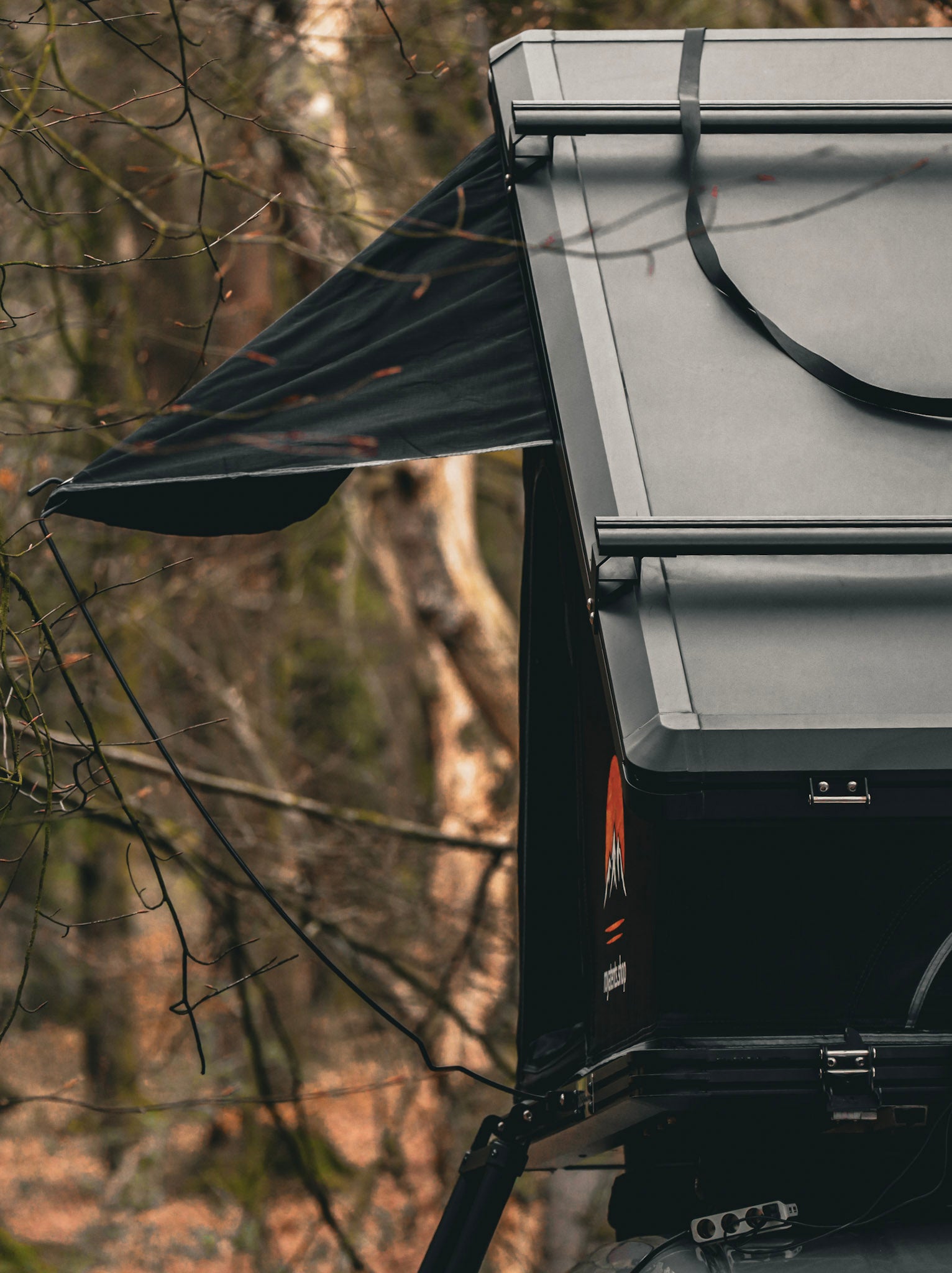 RoyaTents Cargo Rooftop Tent – Aluminium Triangle with X Hinge
